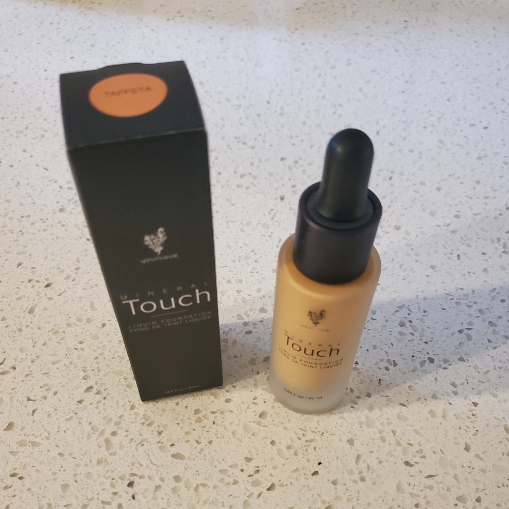 Mineral touch liquid foundation